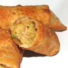 Dans Un Grand Bol Melanger Ensemble Le Chou Les Carottes Les Feves Germees Le Celeri Et L Oignon Ajouter Les Crevettes Egg Roll Recipes Egg Rolls Recipes