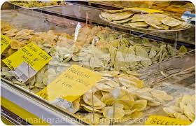 Einkaufe Vom Markt In Luino Sardische Pasta Mit Ricotta Und Zitrone Ricotta Pasta Einkaufen