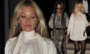 In contrast to this, the ungulity, curvy look by claudia schiffer. Kate Moss Enjoys Girls Night Out With Close Pal Naomi Campbell At Annabel S Daily Mail Online
