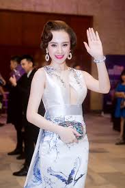 Ông luôn có mặt trong danh sách những người giàu nhất trên thế giới. Angela PhÆ°Æ¡ng Trinh Lá»™ng Láº«y NhÆ° Ba Hoang Tren Tháº£m Ä'á»