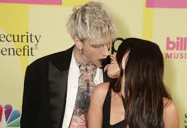 Megan fox and machine gun kelly engage in pda on the red carpet at the 2021 billboard music awards. Machine Gun Kelly And Megan Fox Pack On The Pda At 2021 Billboard Music Awards Entertainment Tonight