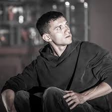 Review: In 'Romeo and Juliet' With Tom Holland, Plenty of Style, but Little  Love