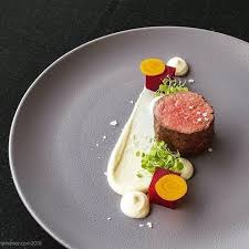 Boeuf Et Betterave Raifort Fromage De Chevre Presentation Des Plats Plat Gastronomique Recette Gastronomique Recettes De Cuisine
