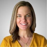 Erin Rettig's Instagram, Twitter & Facebook