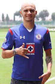 Profile of fábio santos, football player (brazil). Fabio Santos Chega Ao Mexico Para Assinar Com Cruz Azul