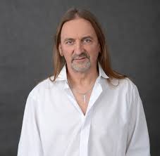 W kinoteatr słonko odbył się koncert marka piekarczyka, jednego z najbardziej. Marek Piekarczyk Dwor Artusa