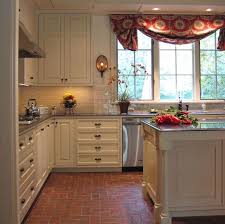 Fahren sie mit 9 von 9 fort. Traditional Island Style White Kitchen White Cabinets Brick Floor Kitchen Brick Kitchen Kitchen Flooring