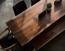 Hal ini disebabkan karena kayu gaharu sudah cukup langka dan sulit untuk menanamnya kembali. Furniture Kayu Gaharu Karakteristik Kelebihan Dan Kekurangan