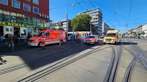 Kassel: Fußgängerin von Straßenbahn tödlich erfasst – Unfall am Stern - Imagen principal del artículo