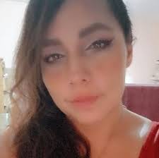 Me gustaría invitarte un café con una condición; que si te gusta te quedes,  que si te quedas me quieras, y que si me quieres entonces nunca dejes de  hacerlo. Porque yo