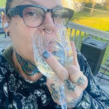 Heather Mowery's Instagram, Twitter & Facebook