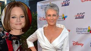 Jamie lee curtis is an american actress who has headlined popular films such as 'halloween,' 'a fish called wanda,' 'true lies' and 'freaky friday.' the daughter of actors tony curtis and janet leigh, jamie lee curtis embarked on her own celebrated acting career by starring in the horror classic. Jamie Lee Curtis Jodie Foster Eilt Ihr Nach Autounfall Zu Hilfe Bunte De