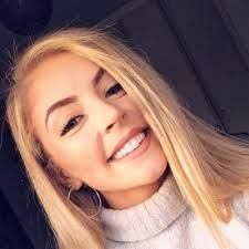 Laurie (@_lauriebaxter_)