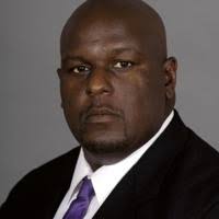 UW defensive line benefits from two sets of eyes