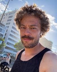 Друзья! Ну до чего же сегодня потрясающий день! Ещё одна волшебная неделя  подходит к концу, и можно подводить итоги — я всех люблю! Да, всякое было,  не всё получилось, но главное —