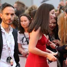 Lowe mused on his ono field blog, everybody returns. Justin Warren Five Things To Know About Lorde S New Boyfriend Who S 17 Years Her Senior Explainer 9celebrity