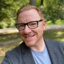 Kellie Calhoun's Instagram, Twitter & Facebook