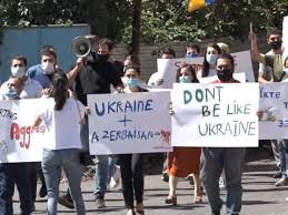 После победы над сербами молодежная сборная украины . Zdanie Posolstva Ukrainy V Erevane Oblili Borshom Gordon