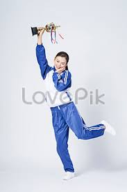 Bearing industri manufaktur ringan, memegang piala, perusahaan, layanan png. Siswa Memegang Piala Gambar Unduh Gratis Foto 500930332 Format Gambar Jpg Lovepik Com