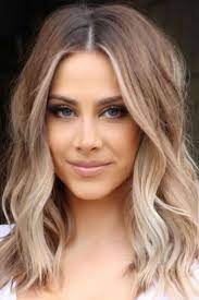 As Fall Is Near Your Need Must Be A Sensible Haircut That Suggests Such Hairstyles Which Are Ideal For Hair Styles Long Hair Styles Medium Length Hair Styles