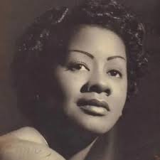 EL 21 DE FEBRERO DEL AÑO 1996, FALLECE.. ISOLINA CARRILLO Fue una destacada  músico compositora cantante de música popular cubana. Falleció en La  Habana-Cuba, a la edad de 89 años.