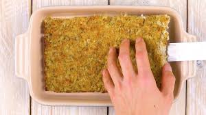 Von den rezepten mit dem backen kommen wir zum braten, und hier möchte ich auf ein etwas unkonventionelles rezept für pfannkuchen aus blumenkohl mit käse aufmerksam machen. Du Schichtest Gebackenen Blumenkohl Schinken Kase Youtube