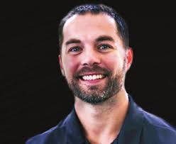 Elisha Williamson's Instagram, Twitter & Facebook