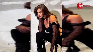 Amy Jackson ने ब्लैक ऑफ शोल्डर टॉप में दिखाया बोल्ड अंदाज, हाथ किया ऊपर तो  दिख गया सब कुछ