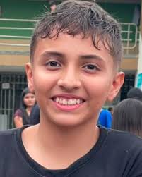 RCNRadioQuindio En medio de un vuelo en parapente en Calarcá, una joven de  27 años de edad falleció tras caer al vacío. La mujer era madre de una niña  de 7 años