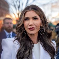 Homeland Security Secretary Noem's purse with $3,000 in cash stolen at DC  restaurant, officials say INFO:  kwtx.com/2025/04/21/homeland-security-secretary-noems-purse-with-3000-cash-stolen-dc-restaurant-officials-say/