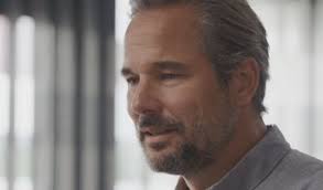 Claire revient à montpellier après 17 ans d'absence, pour faire découvrir sa ville natale à son fils théo. Un Si Grand Soleil Florent Et Adele Ont Eu Une Aventure Dans Le Passe Le Resume En Avance De L Episode 319 Du 14 Novembre 2019