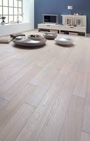 Parquet Flottant En Chene Blanchi Pour Ce Sejour Epure Reference Parquet Zenitude Huile Bla Parquet Contrecolle Chene Planchers Modernes Parquet Chene Clair