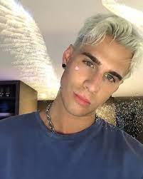 narrator this is brad mondo, he's something of a youtube celebrity. Brad Mondo Bradmondonyc Fotos Y Videos De Instagram Mens Hairstyles Face Tattoo Hair