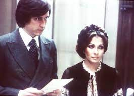 È per questo probabilmente che patrizia reggiani vive dapprima con incredulità la decisione di maurizio gucci di lasciarla dopo 13 anni di matrimonio e con due bambine piccole («anche se avevo. Maurizio Gucci Y Patrizia Reggiani 3 Viste La Calle