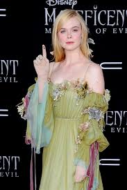 Maleficent And Aurora Doll Set Maleficent Mistress Of Evil Angelina Jolie Elle Fanning And Michelle Pfeiffer At The Maleficent Mistress Of Evil World Premiere Tom Lorenzo In 2020 Elle Fanning Ellie Fanning Fashion