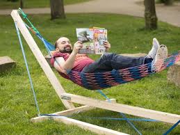 Entspannt Durch Den Sommer So Einfach Baust Du Dir Ein Hangemattengestell In 2020 Hangemattengestell Diy Hangematte Selber Bauen