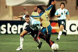El peor día de martín palermo: Colombia 3 Argentina 0 In 1999 In Luque Martin Palermo Gets Past Jorge Bermudez In Group C At Copa America Martin Palermo America Palermo