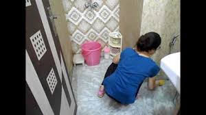 Exhaust fan berguna untuk menyedot udara di dalam kamar mandi dan penggunaan perangkat ini bisa dikombinasikan dengan memasang jalusi pada pintu kamar mandi. 6 Trik Mengakali Kamar Mandi Tanpa Ventilasi Biar Nggak Lembap Pengap Dan Tetap Wangi