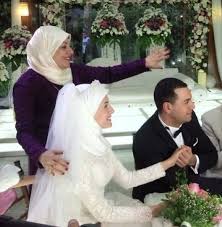 جابر القرموطي يعلق على طلاق بسنت نور الدين و إيه قصة العروض نجوم مصرية Wedding Dresses Flower Girl Dresses Flower Girl
