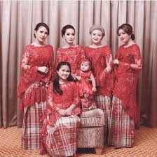 Kebaya brokat modern sarung lagosi / biar tampil beda 10 inspirasi baju bodo untuk kondangan ini bisa kamu coba / model kebaya brokat modern. Kebaya Brokat Modern Sarung Lagosi 60 Model Kebaya Brokat Modern Modifikasi Terbaru 2020 This Application Contains Examples Of Modern Brocade Kebaya As Well As Tips On Kisahkatoon