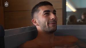 Ice bath every morning: This is Ferran Torres' routine