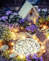 Little girls dream of fairies: 25 Diy Fairy Garden Ideas How To Make A Miniature Fairy Garden