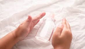 Simply massage your scalp with a few drops of moisturizing baby oil before washing your hair. Is Baby Oil Really Good For Your Hair Hairstylecamp
