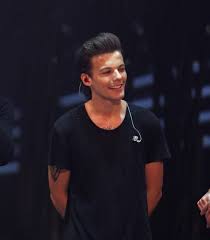 His parents, johannah and troy austin, divorced when he was young, and he took his. Louis Tomlinson Wikipedia
