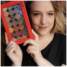 Vor einiger zeit habe ich bei beautybay.com den makeup geek foil eyeshadow in untamed gesehen und war von der abbildung hin und her gerissen . Floating In Dreams Reviews Makeup Fashion Everyday Beauty Made Sense Make Up Geek Swatches