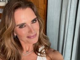 Nyaris Lumpuh, Brooke Shields Harus Bersabar Pemulihannya Memakan Waktu  Lama