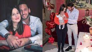 Başarılı bir kariyeri olan hakan çalhanoğlu türk milli takımda ve milan'da futbol kariyerine devam etmektedir. Hakan Calhanoglu Esi Sinem Calhanoglu Ile 2 Evlilik Yildonumunu Kutladi Magazin Haberleri