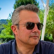 Infinity pool edge details photos — Glass