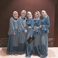 Maybe you would like to learn more about one of these? 10 Ide Kebaya Modern Serba Biru Buat Wisuda Sampai Lamaran Seger Banget Lihatnya