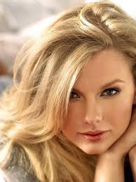 From Cute To Hot Curly Locks To Straight Hair Taylor Swift Can Be Anything She Ever Wanted Young Taylor Swift Taylor Swift Hot Taylor Alison Swift